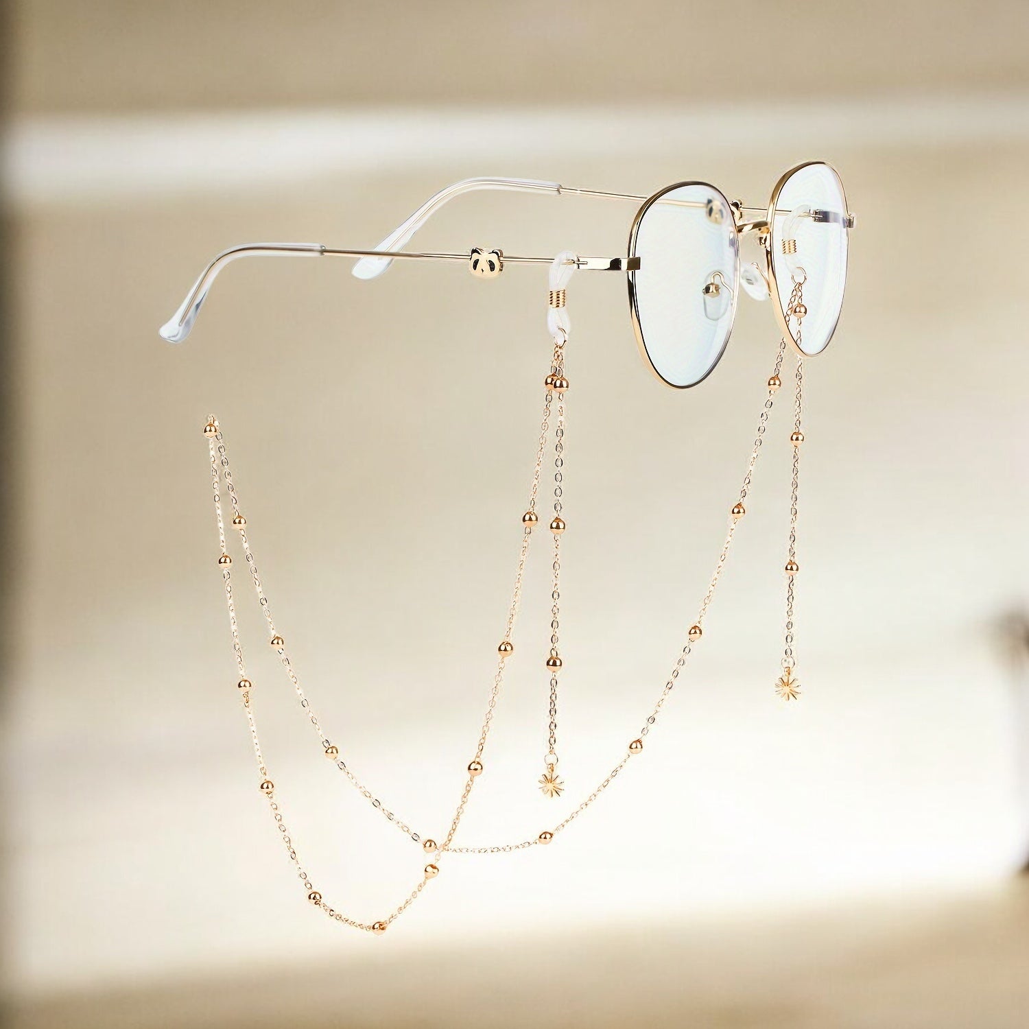 Laroche™ | Chaîne de Lunettes Dorée avec Breloques – Élégante et Raffinée