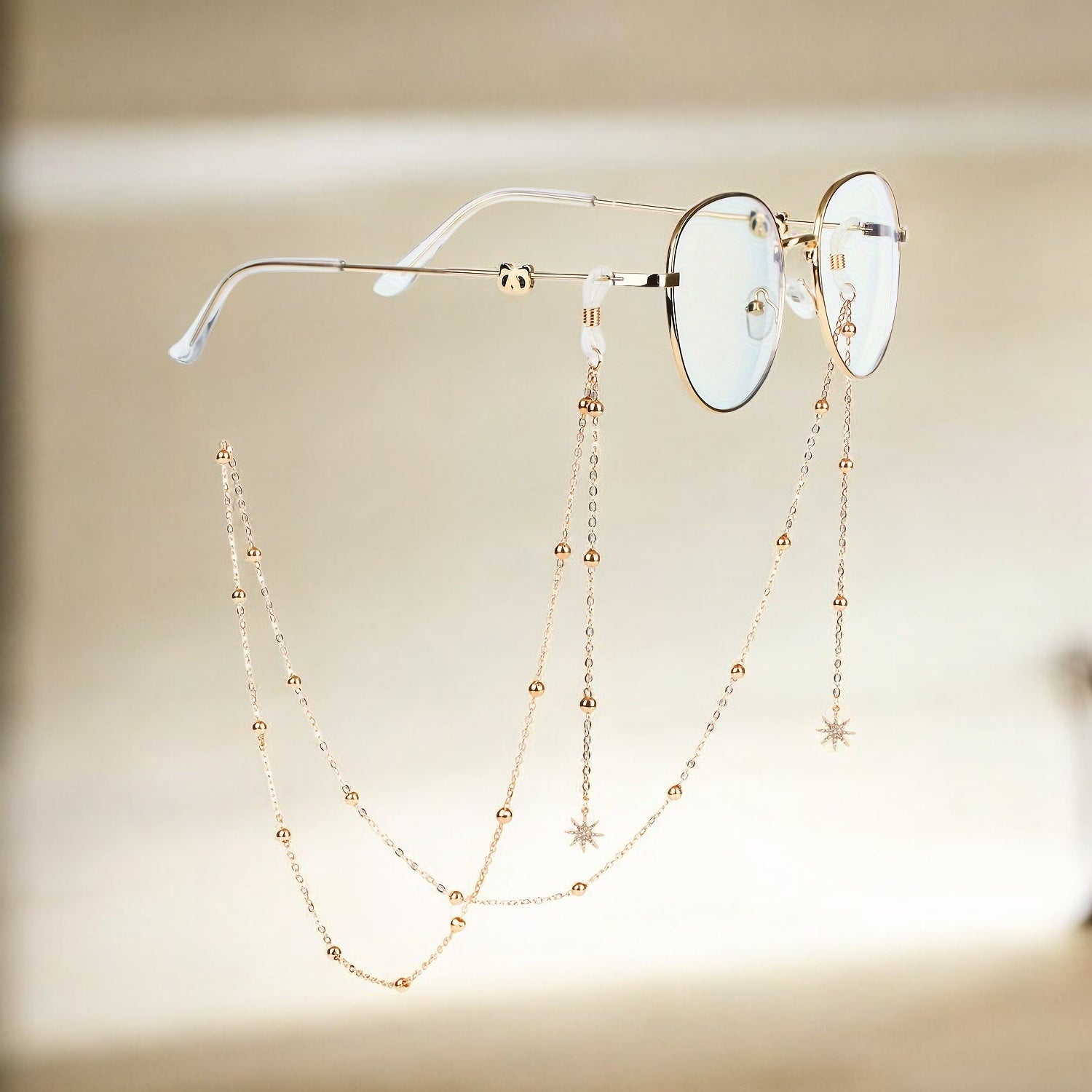 Laroche™ | Chaîne de Lunettes Dorée avec Breloques – Élégante et Raffinée
