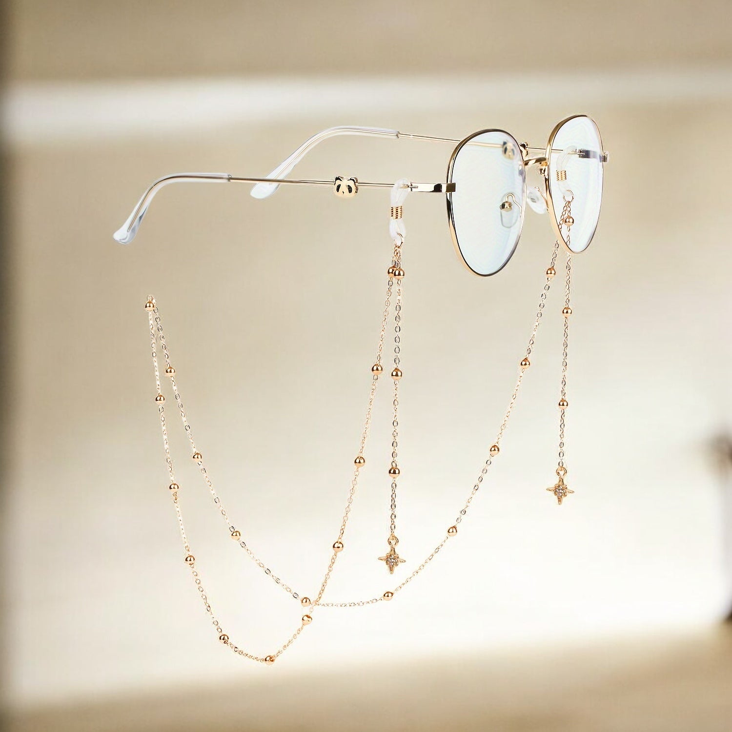 Laroche™ | Chaîne de Lunettes Dorée avec Breloques – Élégante et Raffinée